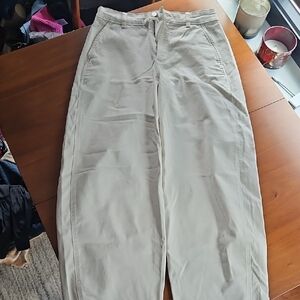 Everlane Women’s Cream Chinos